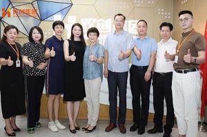 热烈欢迎番禺区人大常委会一行领导莅临华体会体育·（中国）官方登录入口集团参观指导
